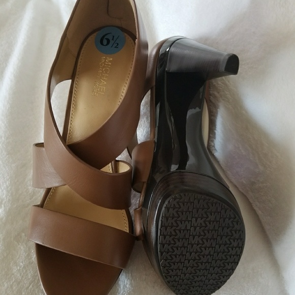 SOLD- Michael Kors Cross strap heels- size 6.5 - Picture 4 of 7