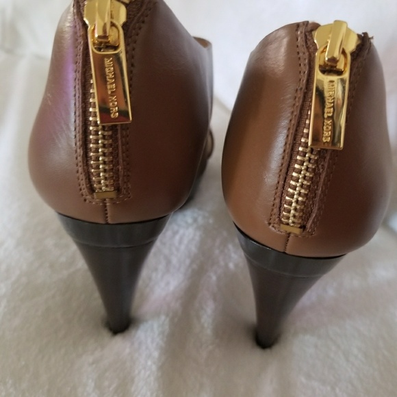 SOLD- Michael Kors Cross strap heels- size 6.5 - Picture 7 of 7