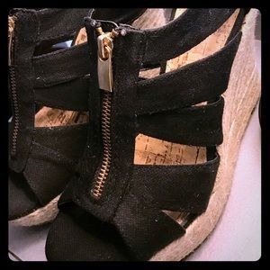 SUPER CUTE BLACK WEDGES👡❤️👩‍❤️‍👩