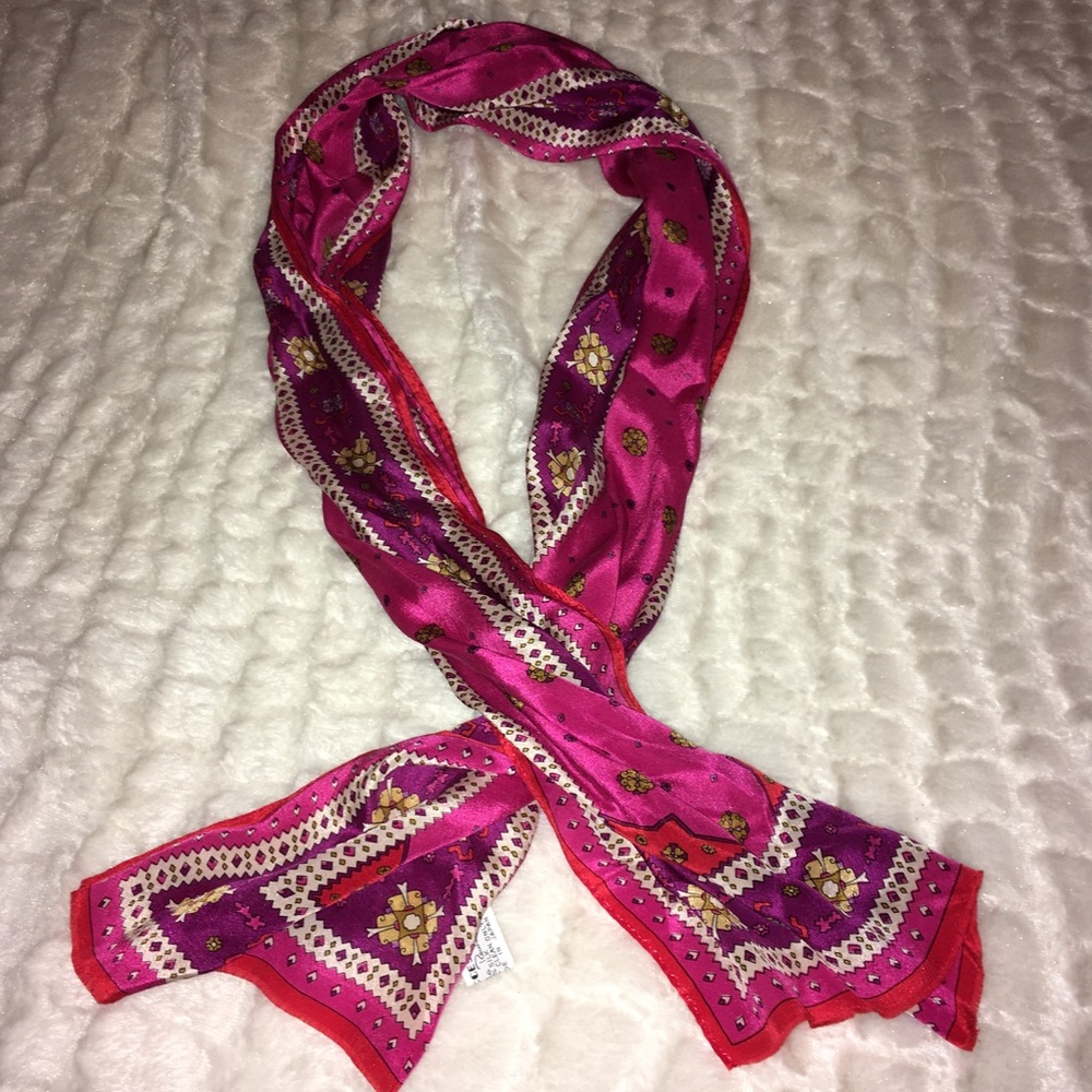 Oscar de...Royal scarf