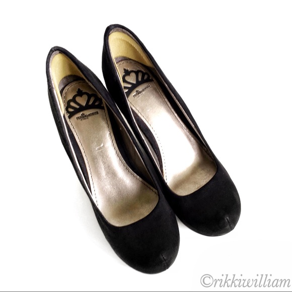 Black Fergalicious Dreamer Wedge Platform Pumps - Picture 2 of 8