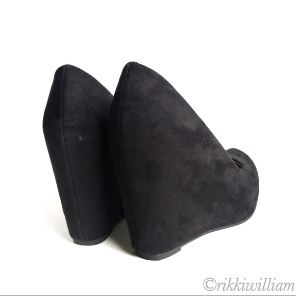 Black Fergalicious Dreamer Wedge Platform Pumps - Picture 5 of 8