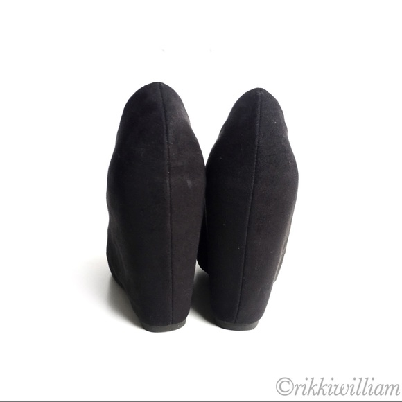 Black Fergalicious Dreamer Wedge Platform Pumps - Picture 6 of 8