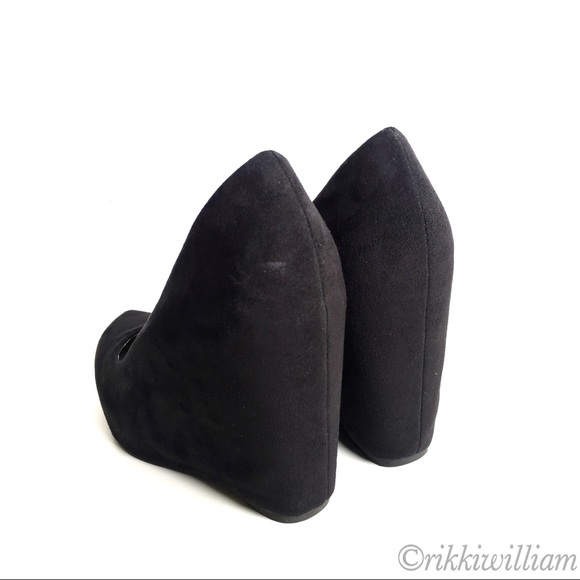 Black Fergalicious Dreamer Wedge Platform Pumps - Picture 7 of 8