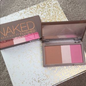 Urban Decay Naked Flushed - New