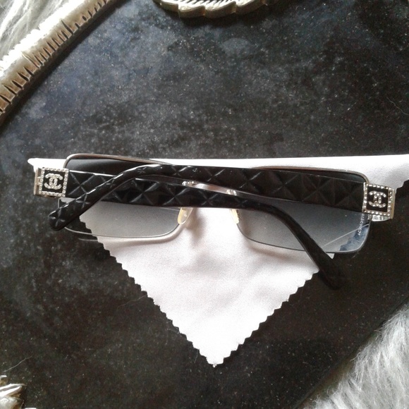 💯Authentic CHANEL Sunglasses with Rhinestones - Picture 8 of 8