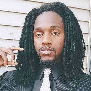 Meet your Posher, Derrick