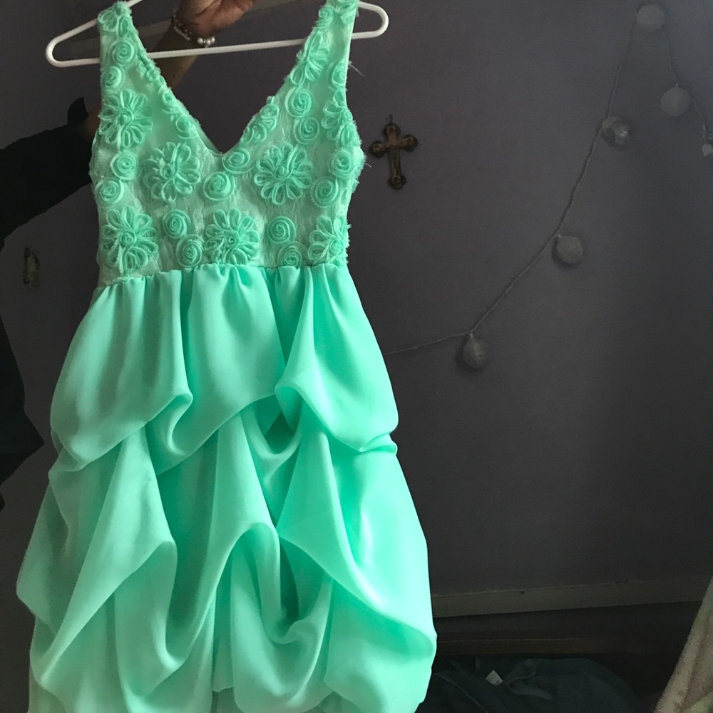Dresses - Picture 2 of 2