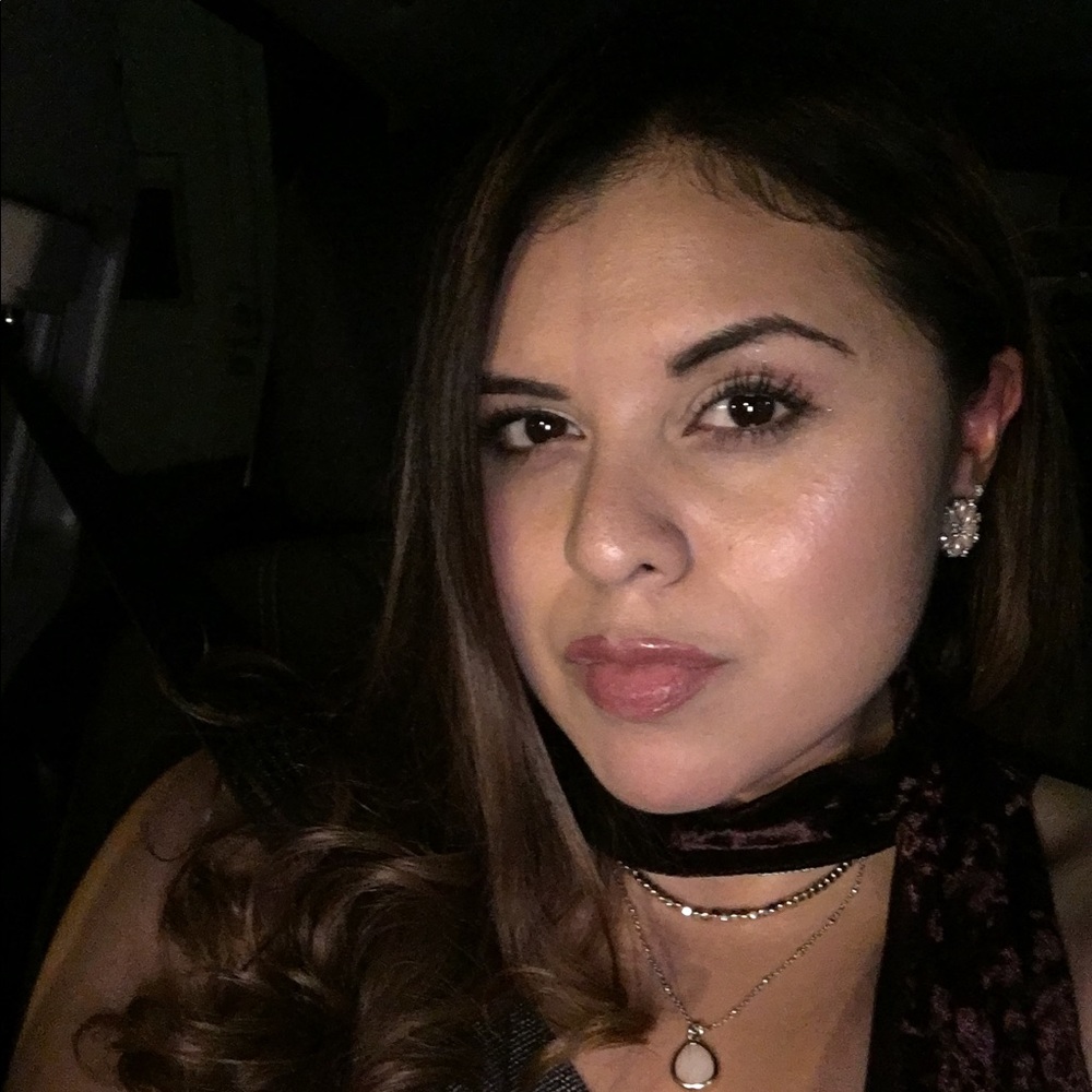 Meet your Posher, Damaris