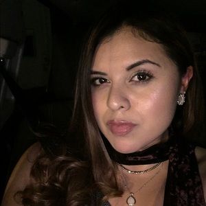 Meet your Posher, Damaris