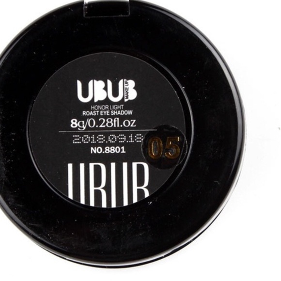 Metallic Eyeshadows - Picture 5 of 7