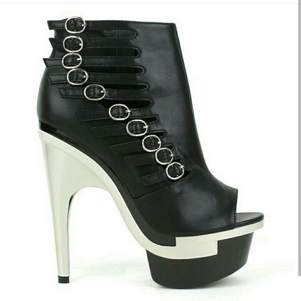Black |Sleek Peep Toe Booties|