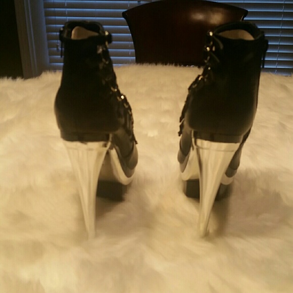 Black |Sleek Peep Toe Booties| - Picture 3 of 4