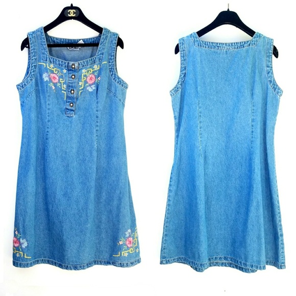 Vintage Dresses & Skirts - Vintage Denim Embroidered Floral Dress