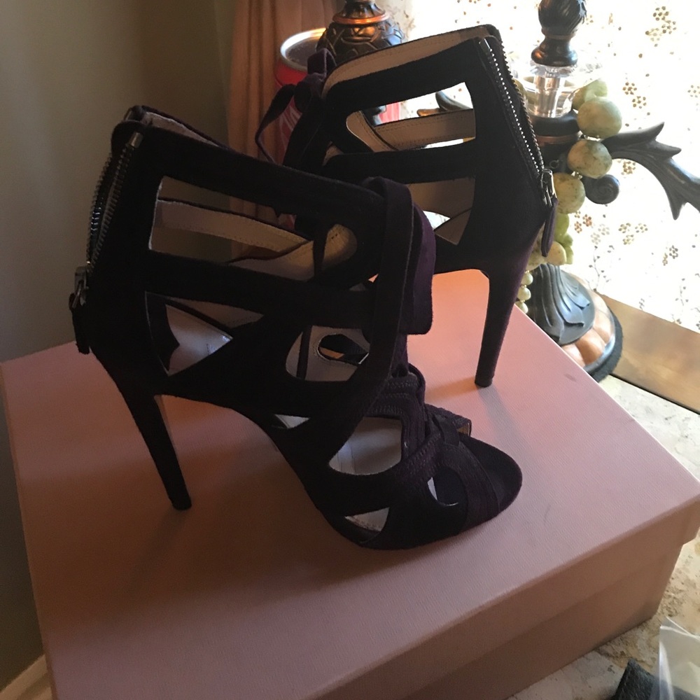 100% authentic sandals worn once