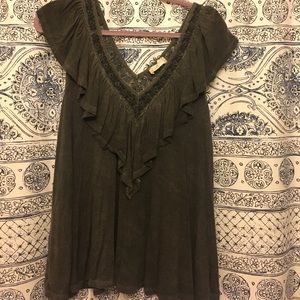 Super cute v-neck ruffle shirt Super cute v-neck ruffle shirt