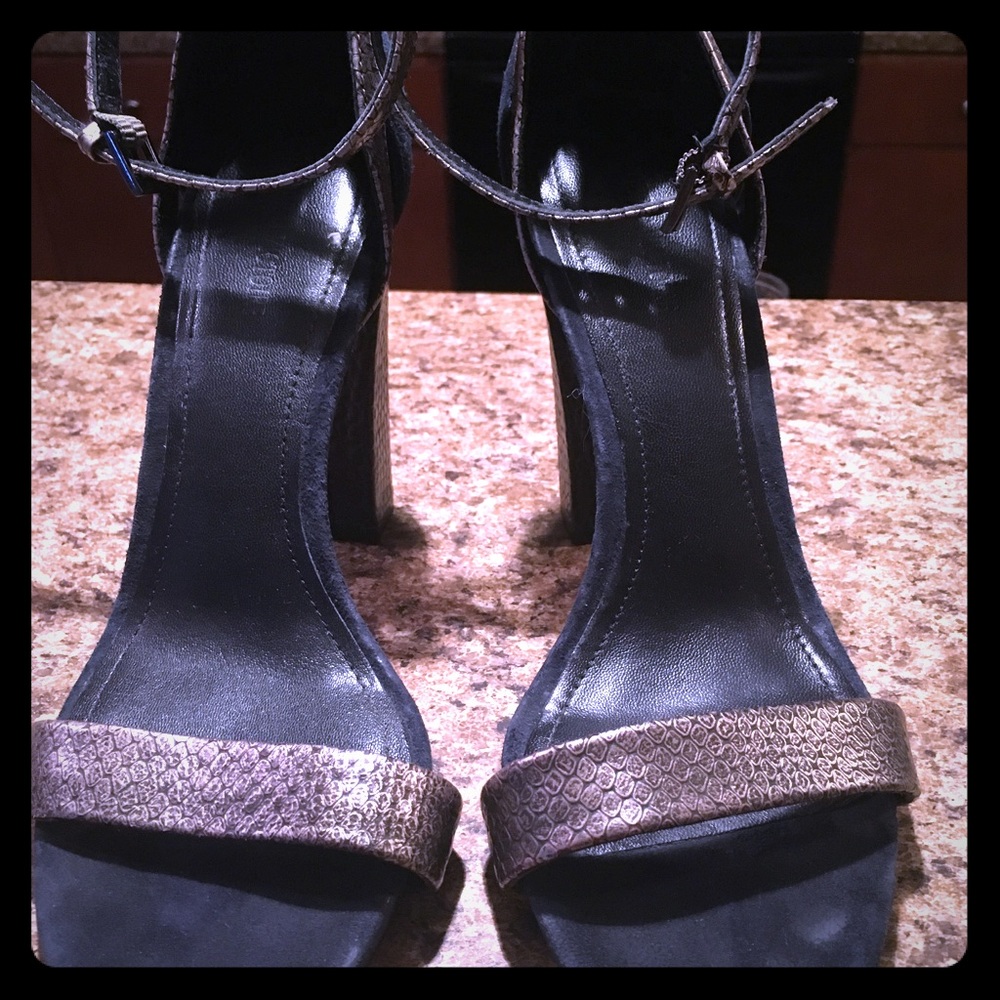 Pour La Victoire Ankle Strap Sandals Size 8