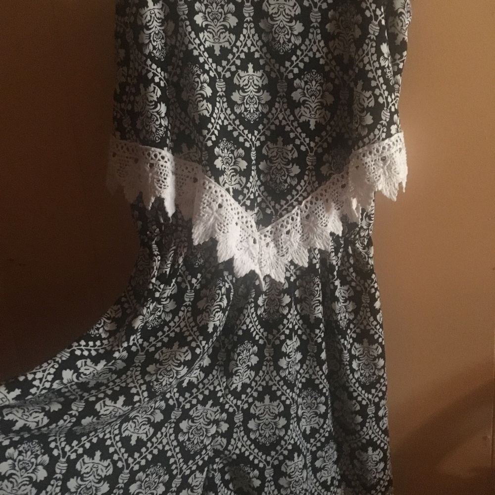 Beautiful Romper! - Picture 4 of 5