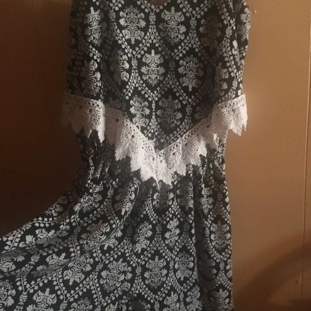 Beautiful Romper! - Picture 5 of 5