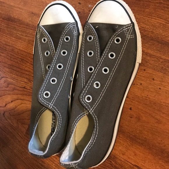 Grey low top converse - Picture 1 of 3