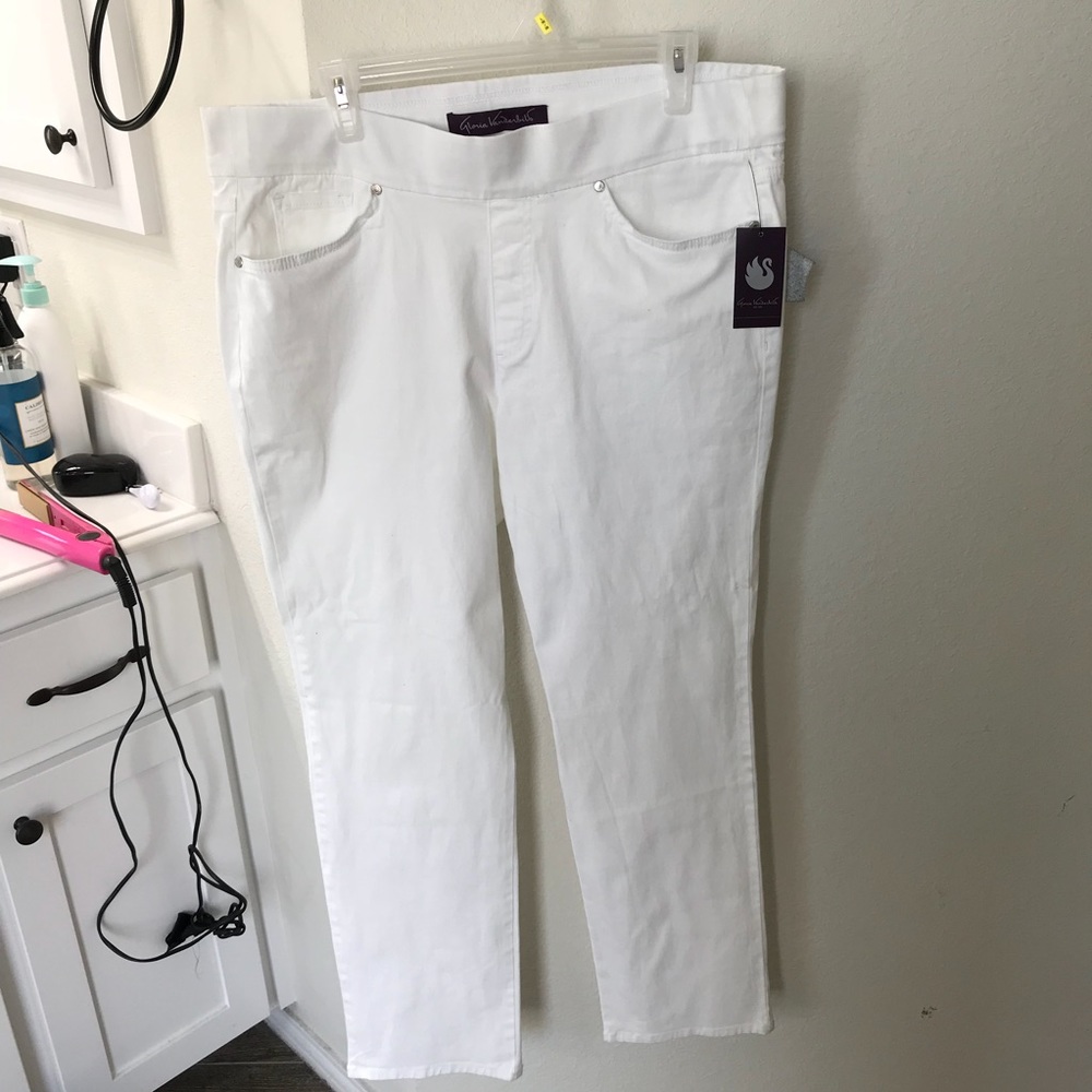 Gloria Vanderbilt White jeggings