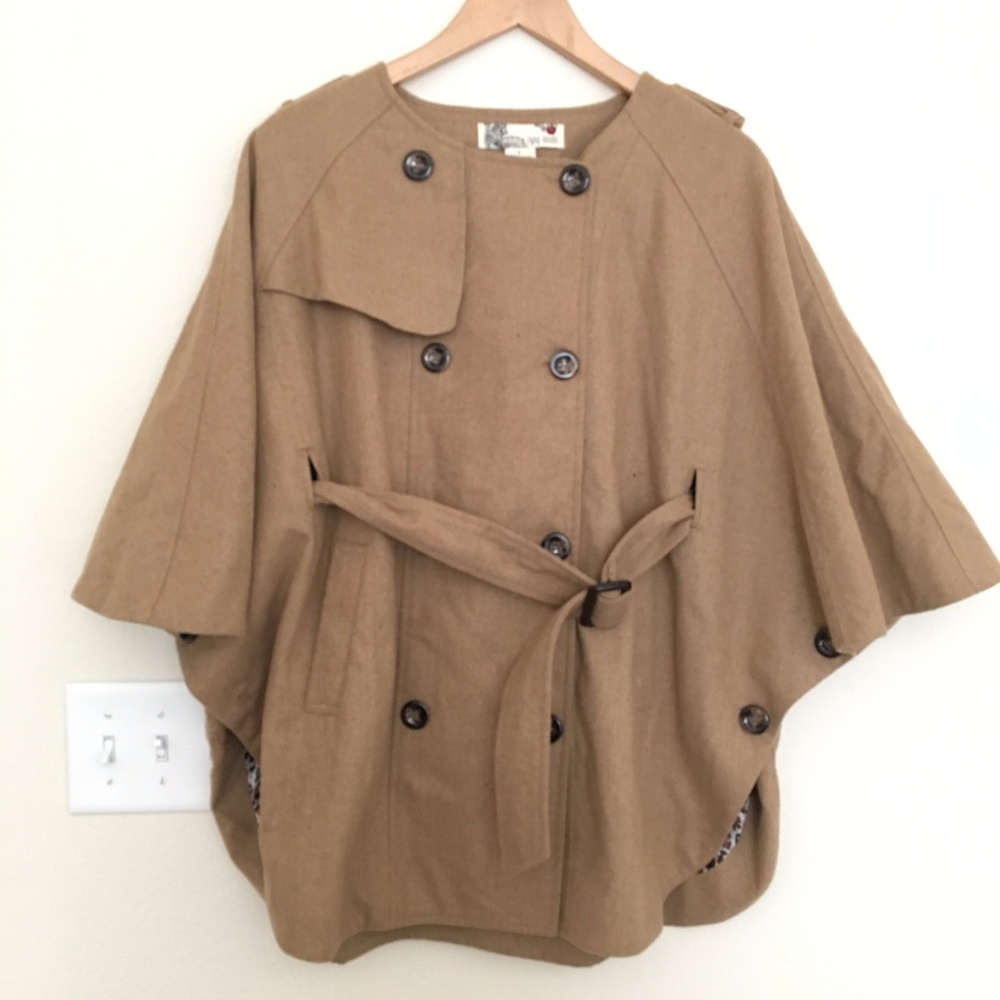 Women's cape outerwear - Picture 1 of 6
