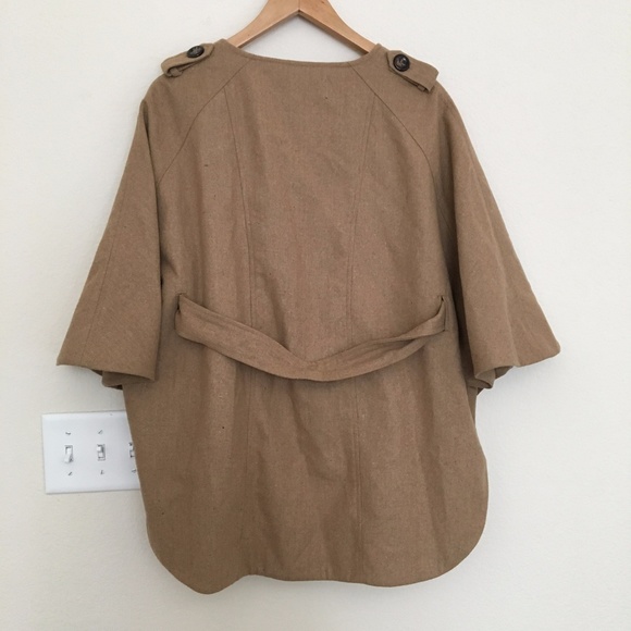Women's cape outerwear - Picture 2 of 6