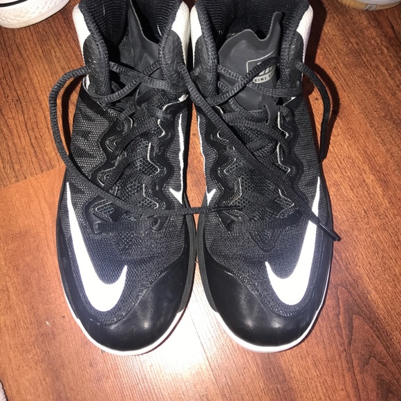Black and white nike basketball shoes - Picture 2 of 4