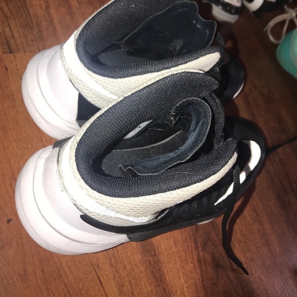 Black and white nike basketball shoes - Picture 4 of 4