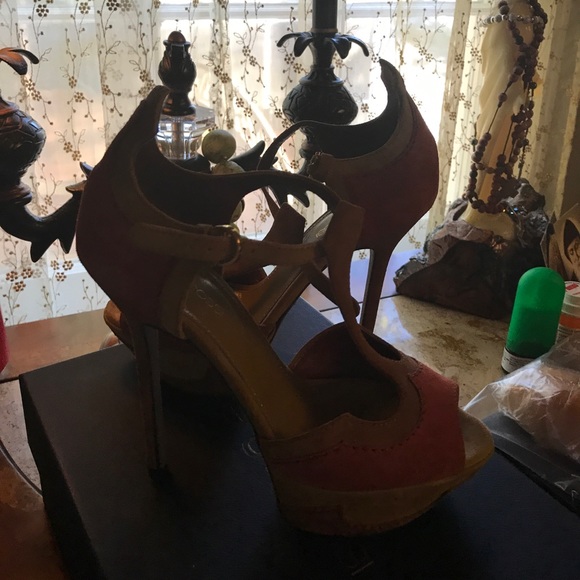 100% authentic  sandals - Picture 2 of 4