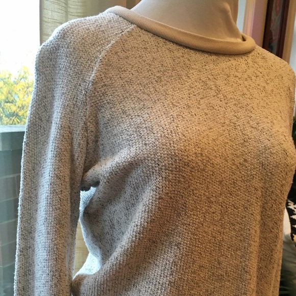 Levi's Tops - Levi's Sweatshirt