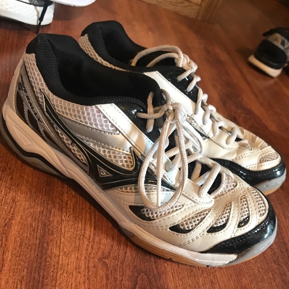 Black and white volleyball shoes - Picture 2 of 4