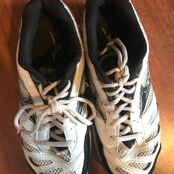 Black and white volleyball shoes - Picture 4 of 4
