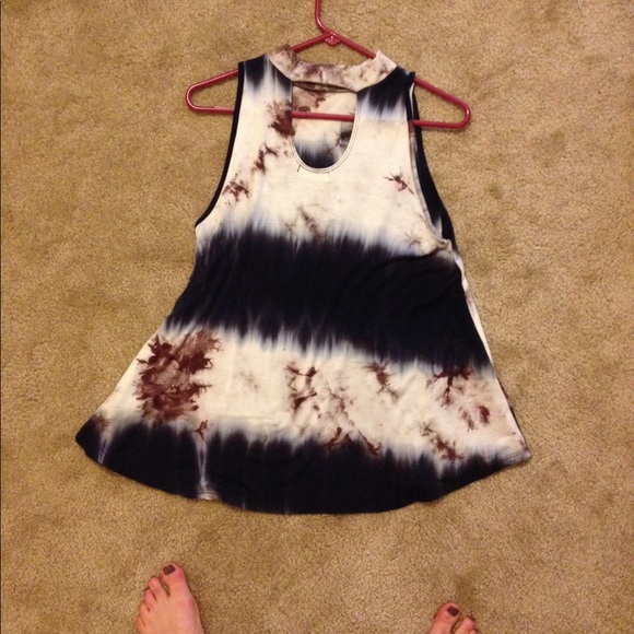 Top - Picture 2 of 2