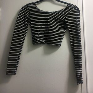 Black and white L/S crop top Black and white L/S crop top