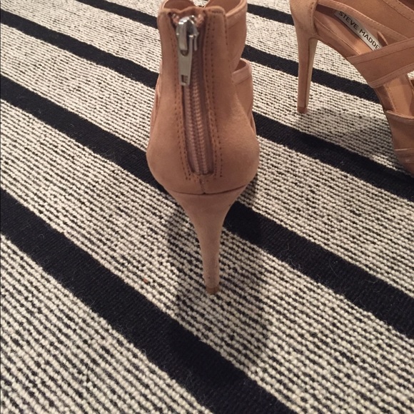 Blush suede heels - Picture 2 of 3