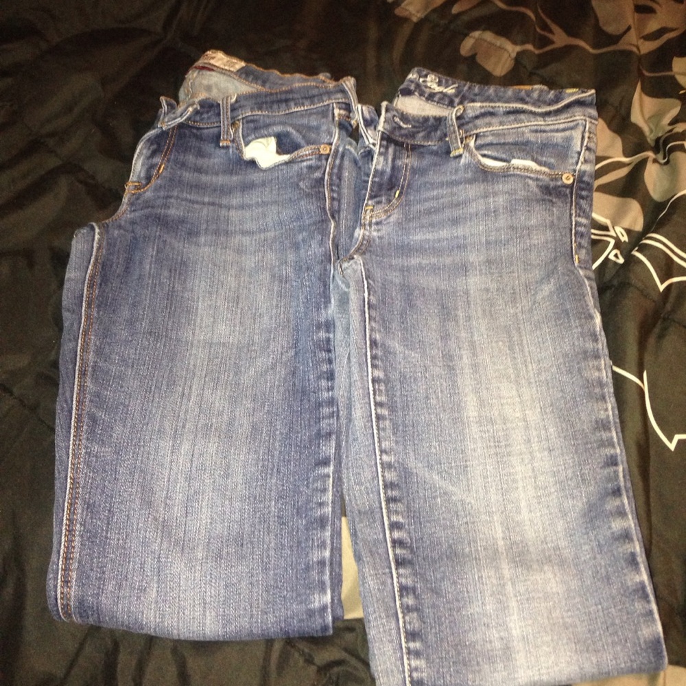 2 pair pants hollister and American eagle