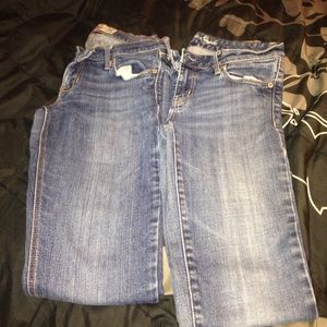 2 pair pants hollister and American eagle