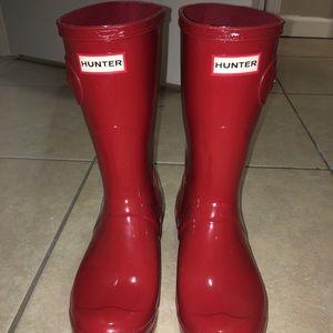 Red short hunter boots