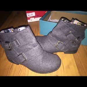 Cute grey girls boots