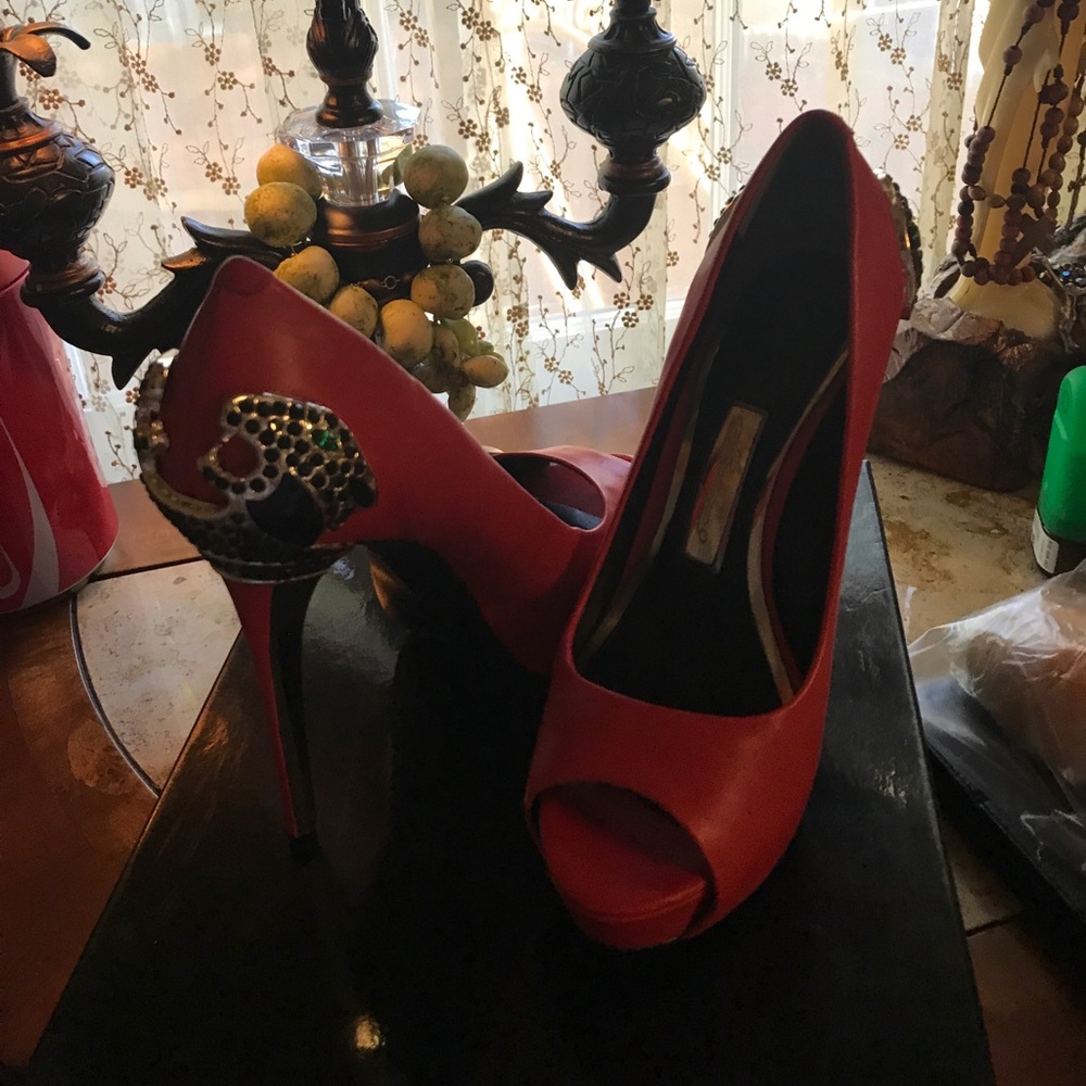 Shoes - Picture 4 of 4