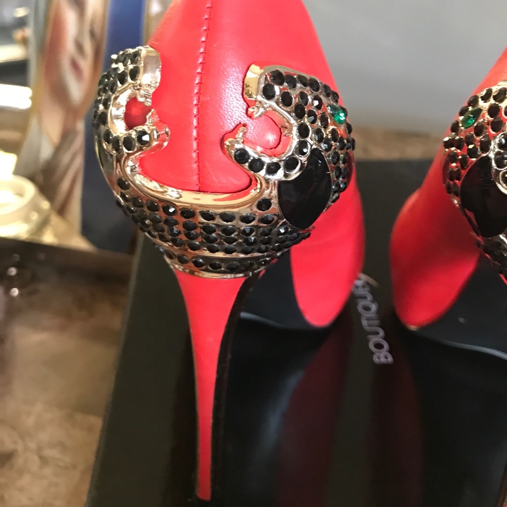 Shoes - Picture 2 of 4