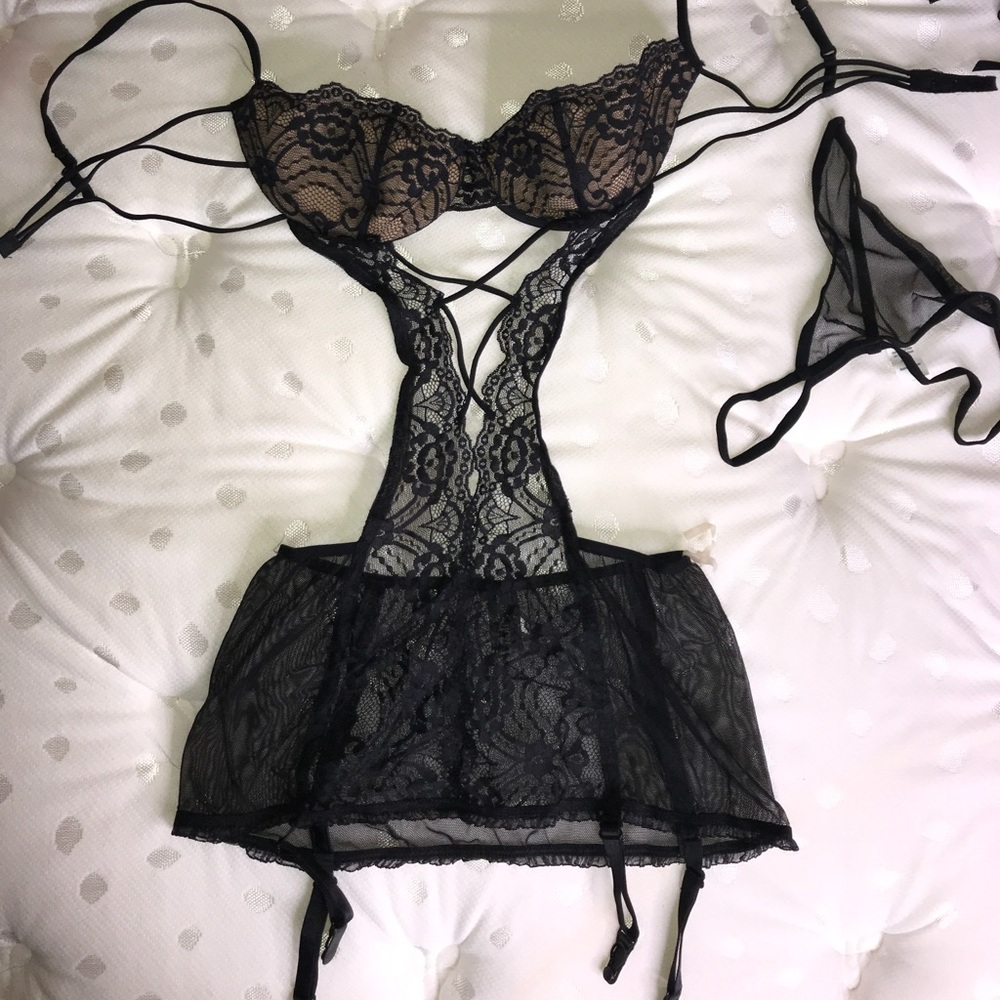 Fredericks of Hollywood Lingerie 1-piece & Thong