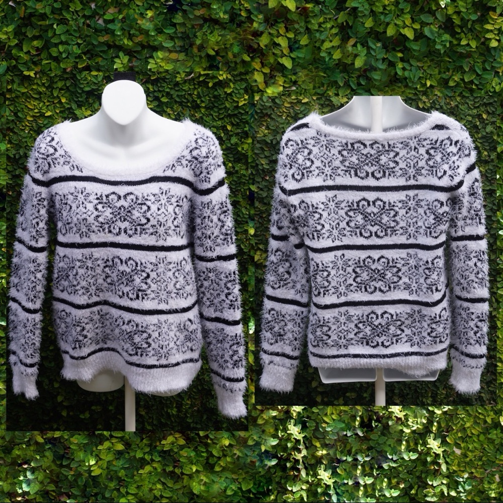 (L) Ugly Christmas sweater stripes black white fur