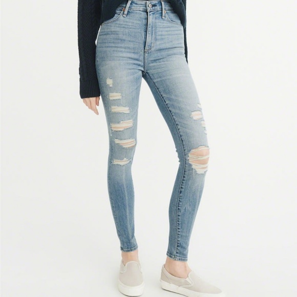 A&F HIGH-RISE SKINNY JEANS
LIGHT WASH 29
SOLD OUT - Picture 2 of 4