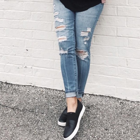 A&F HIGH-RISE SKINNY JEANS
LIGHT WASH 29
SOLD OUT - Picture 3 of 4