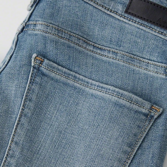 A&F HIGH-RISE SKINNY JEANS
LIGHT WASH 29
SOLD OUT - Picture 4 of 4