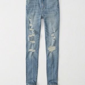 A&F HIGH-RISE SKINNY JEANS
LIGHT WASH 29
SOLD OUT