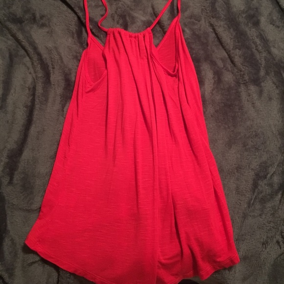 Red tank - Picture 4 of 5