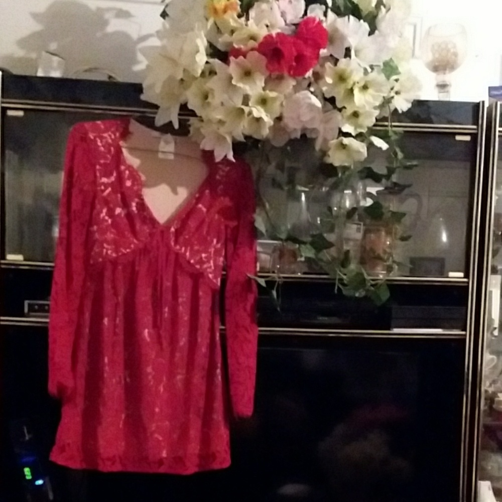 ADORABLE  RED LACE LADIES LONG SLEEVE  TOP